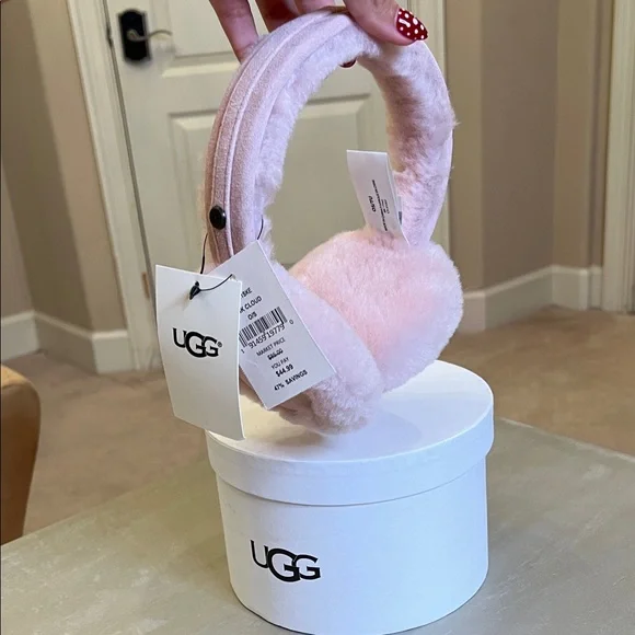 NWT Uggs Baby Pink Earmuffs 🩷 🎁 - Picture 1 of 2